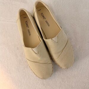 Toms shoes women’s size 8